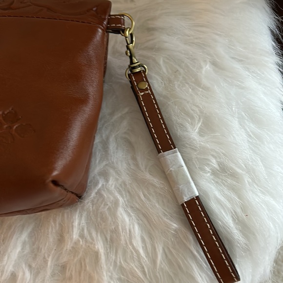 NWT, Patricia Nash tooled leather wristlet - Picture 7 of 15